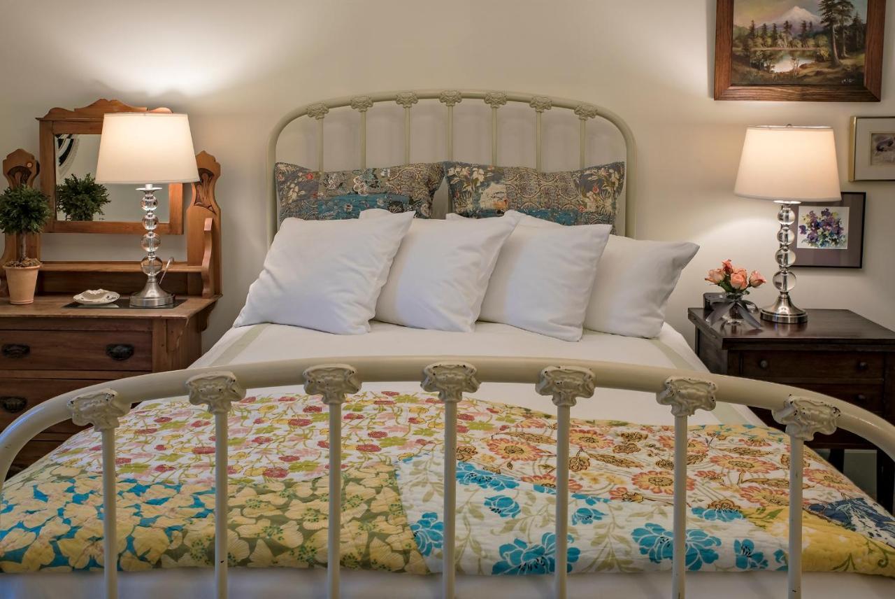 Clementine'S Guest House & Vacation Rentals Astoria Eksteriør billede